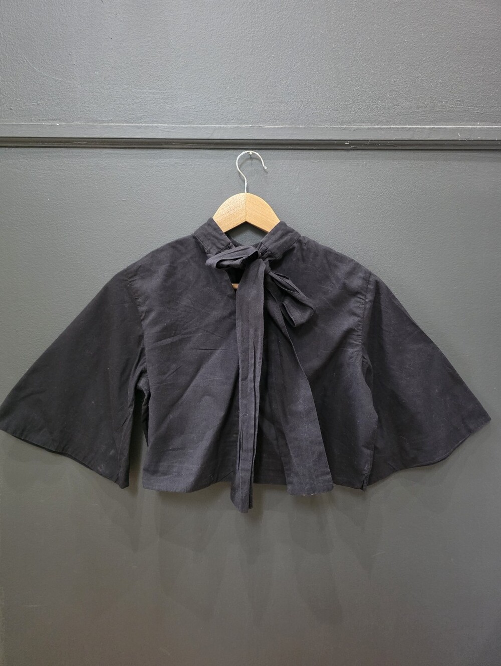 RHODE Audrey Cropped Swing Top Front Tie Bell Sleeve Black SX